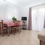 1282 Apartamento Fažana