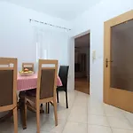 1282 Apartamento Fažana