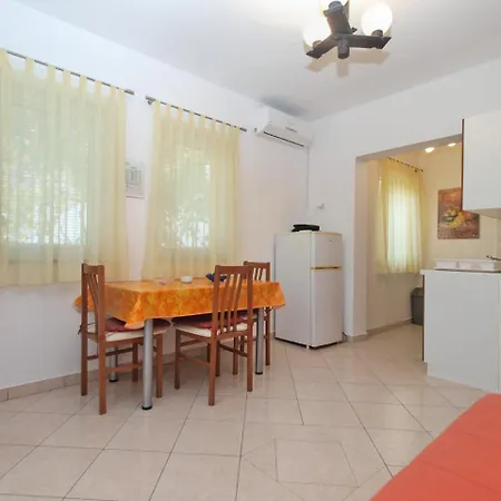 Apartment 1282 *