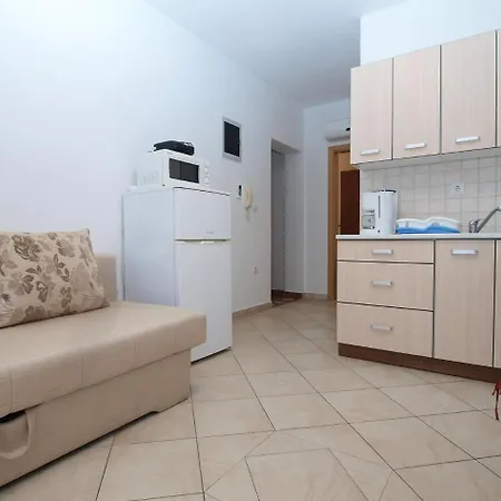 Apartment 1282 *