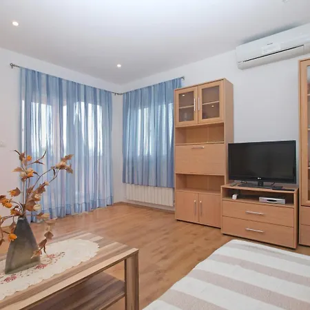 Apartment 1282