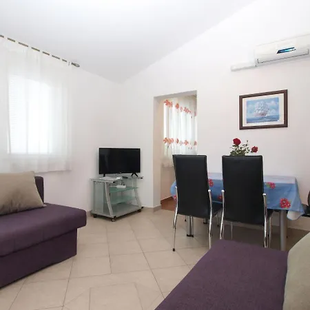 Apartment 1282 *