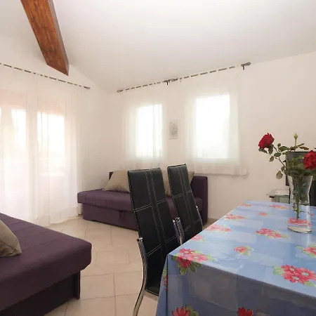 Apartment 1282 *