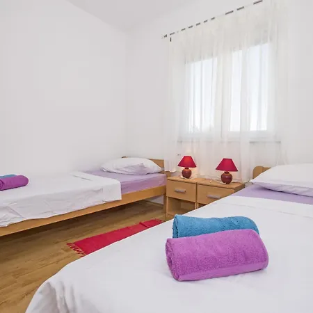 1282 * Fažana