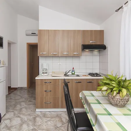 1282 * Fažana
