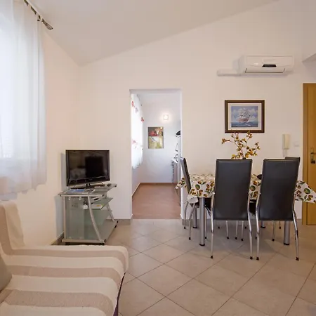 1282 * Fažana