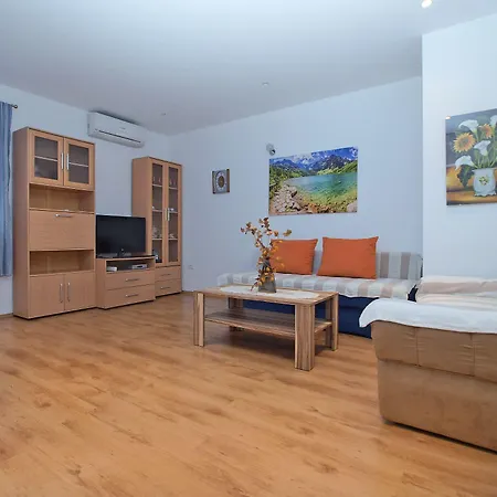 1282 Appartamento Fažana