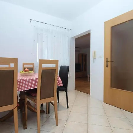 1282 Appartamento Fažana