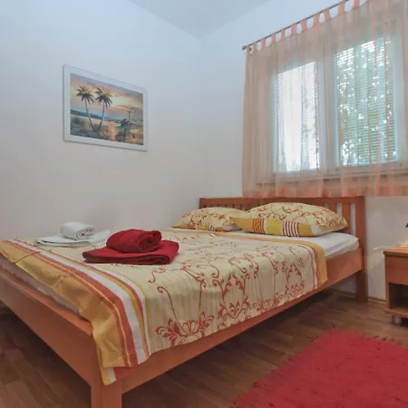 1282 * Fažana