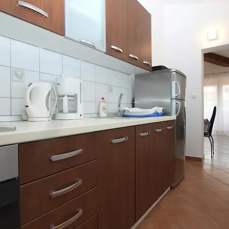 1282 * Fažana