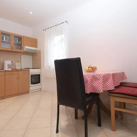 1282 * Fažana